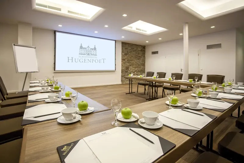 Hugenpoet_Kutschhaus_Tag_004_Logo (1)_800x800.webp